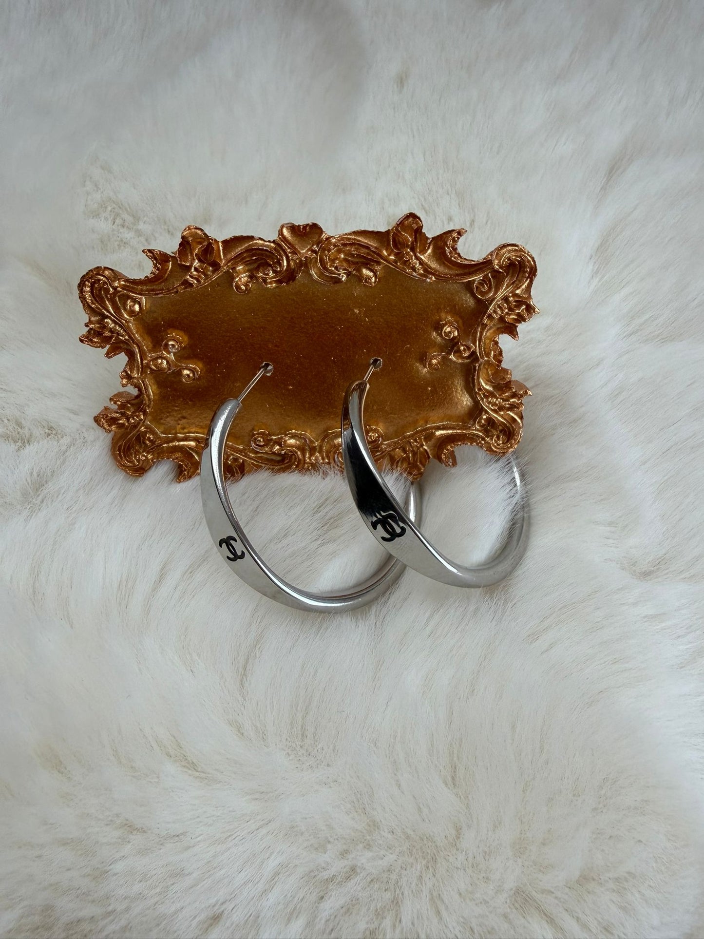 Silver logo Hoops
